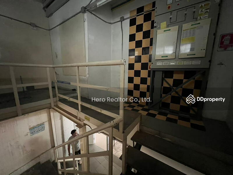 For Rent - Bangkok Shophouse Sukhumvit BTS Phra Khanong BRE22548, Bangkok