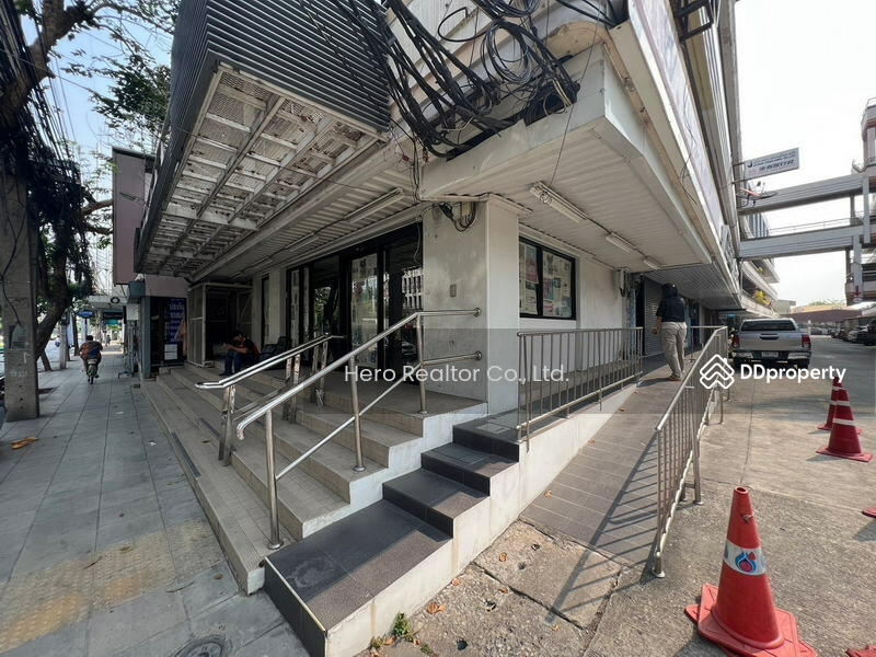 For Rent - Bangkok Shophouse Sukhumvit BTS Phra Khanong BRE22548, Bangkok