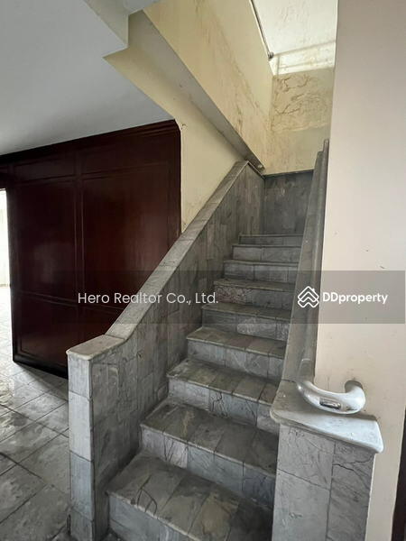 For Rent - Bangkok Shophouse Sukhumvit BTS Phra Khanong BRE22548, Bangkok
