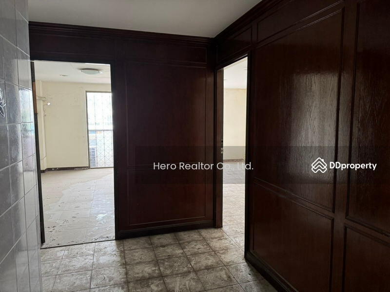 For Rent - Bangkok Shophouse Sukhumvit BTS Phra Khanong BRE22548, Bangkok