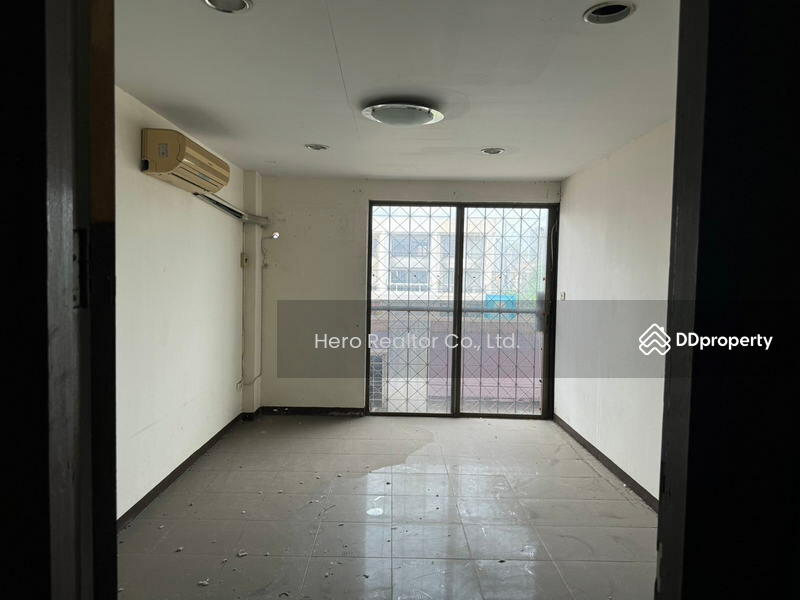 For Rent - Bangkok Shophouse Sukhumvit BTS Phra Khanong BRE22548, Bangkok