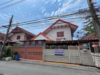 ขาย - บ้านเดี่ยว 2 ชั้น หมู่บ้าน พลอยไพลิน - เสริมปรีดี ซอย ประชาอุทิศ 5 ดอนเมือง, กรุงเทพ