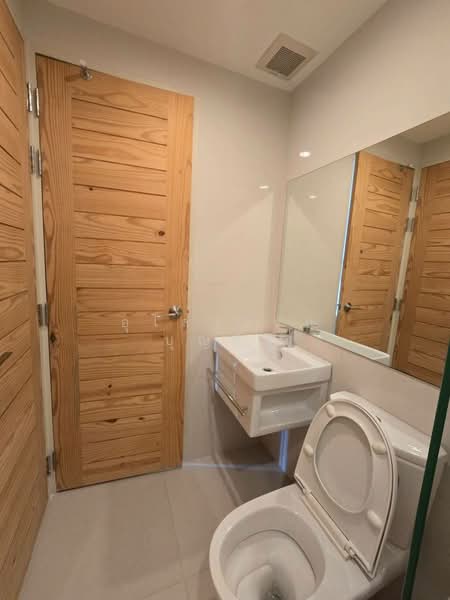 Life Asoke, Bangkok, Asoke-Dindang Road, Bang Kapi, Huai Khwang, Bangkok, 2 Bedrooms, 55 sqm, Condo For Rent, by Ulaiwan Boonsiri, 11530472 - DDproperty.com