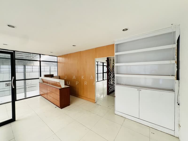 ให้เช่าโกดัง รามอินทรา บางเขน กรุงเทพ 1300 ตรม #ใกล้รถไฟฟ้าสายสีชมพู, กรุงเทพ, ท่าแร้ง, บางเขน, กรุงเทพ, 1,300 ตร.ม., โกดัง-โรงงาน ให้เช่า, โดย Jakarin Houpramong, 11532007 - DDproperty.com