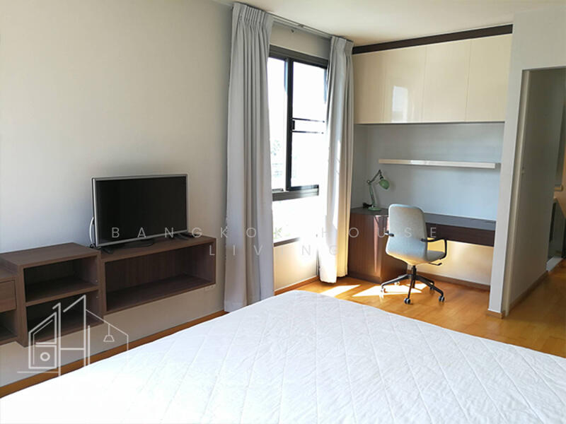 Issara @ 42 Sukhumvit, Bangkok, Soi Sukhumvit 42, Phra Kanong, Khlong Toei, Bangkok, 2 Bedrooms, 90 sqm, Condo For Rent, by Bangkok House Living, 11532320 - DDproperty.com