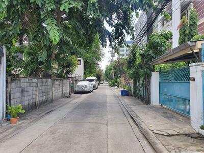 ขาย - ขายบ้านเดี่ยว 2 ชั้น อนุสาวรีย์ชัยสมรภูมิ ขนาด 102 ตรว. 5 ห้องนอน 5 ห้องน้ำ, กรุงเทพ