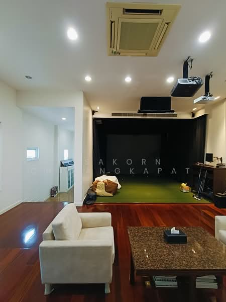 ขายบ้านมัยลาภ อาคารใหญ่ 2 หลังบนเนื้อที่ 669 ตร.ว. พื้นที่ใช้สอย 2,256 ตร.ม. ซอยมัยลาภ รามอินทรา14, กรุงเทพ, 5 รามอินทรา14 แยก20, ท่าแร้ง, บางเขน, กรุงเทพ, 2,256 ตร.ม., บ้านเดี่ยว ขาย, โดย Nisakorn Chirangkapat, 11533476 - DDproperty.com