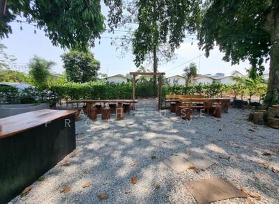 ขาย - ขายที่ดินพร้อมสิ่งปลูกสร้างคาเฟ่ ใจกลางแหลมฉบัง ศรีราชา, ชลบุรี