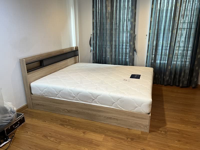 Baan Klangmuang Grand De Paris Ratchada, Bangkok, Pradit Manutham Road, Wang Thonglang, Wang Thonglang, Bangkok, 3 Bedrooms, 200 sqm, Townhouse For Rent, by Sirichai Anekbanluekul, 11539159 - DDproperty.com