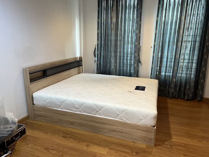 Baan Klangmuang Grand De Paris Ratchada, Bangkok, Pradit Manutham Road, Wang Thonglang, Wang Thonglang, Bangkok, 3 Bedrooms, 200 sqm, Townhouse For Rent, by Sirichai Anekbanluekul, 11539159 - DDproperty.com