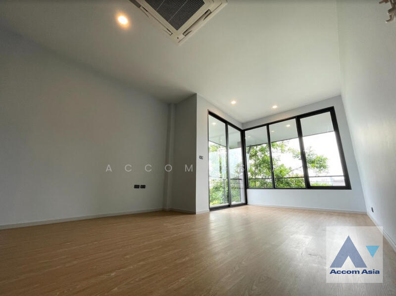 5 br house with pool. Sukhumvit Ekkamai Pridi26, Bangkok, Khlong Tan Nua, Watthana, Bangkok, 5 Bedrooms, 700 sqm, Single Detached House For Sale, by Accom Asia, 11539577 - DDproperty.com
