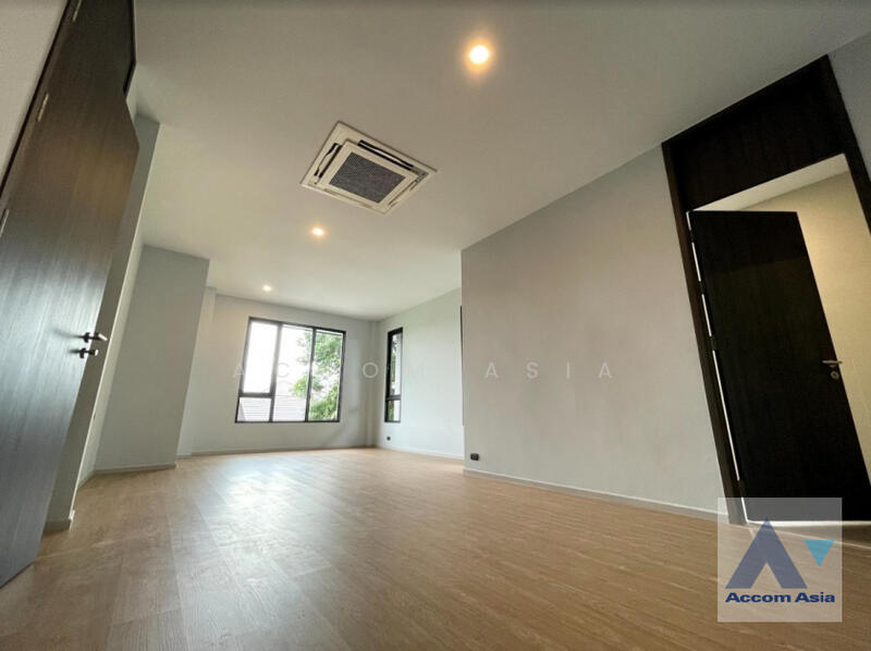 5 br house with pool. Sukhumvit Ekkamai Pridi26, Bangkok, Khlong Tan Nua, Watthana, Bangkok, 5 Bedrooms, 700 sqm, Single Detached House For Sale, by Accom Asia, 11539577 - DDproperty.com