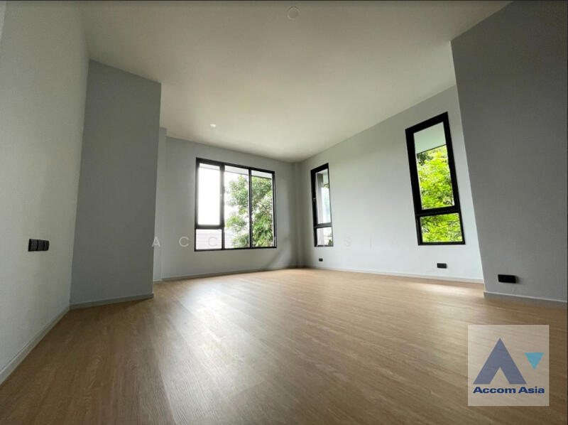 5 br house with pool. Sukhumvit Ekkamai Pridi26, Bangkok, Khlong Tan Nua, Watthana, Bangkok, 5 Bedrooms, 700 sqm, Single Detached House For Sale, by Accom Asia, 11539577 - DDproperty.com