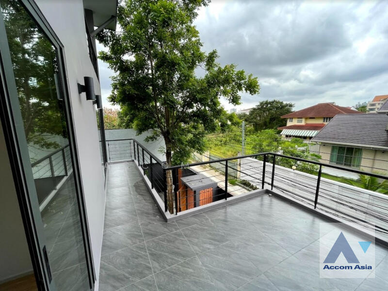 5 br house with pool. Sukhumvit Ekkamai Pridi26, Bangkok, Khlong Tan Nua, Watthana, Bangkok, 5 Bedrooms, 700 sqm, Single Detached House For Sale, by Accom Asia, 11539577 - DDproperty.com
