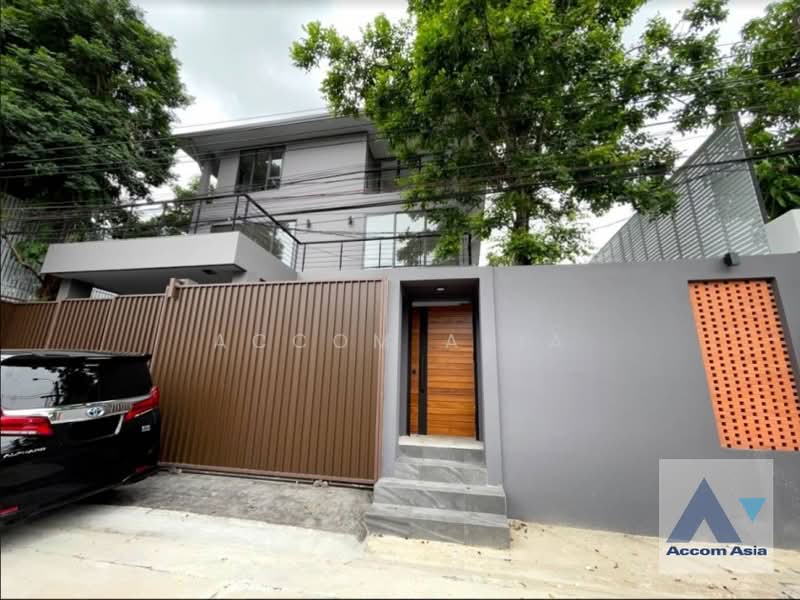 5 br house with pool. Sukhumvit Ekkamai Pridi26, Bangkok, Khlong Tan Nua, Watthana, Bangkok, 5 Bedrooms, 700 sqm, Single Detached House For Sale, by Accom Asia, 11539577 - DDproperty.com