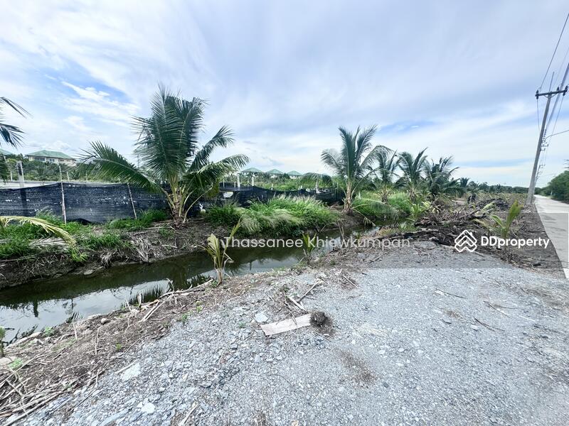 For Sale - Land for sale, factory, warehouse, area 8 rai 2 ngan, next to the road, near Ban Phaeo Hospital., Samut Sakhon