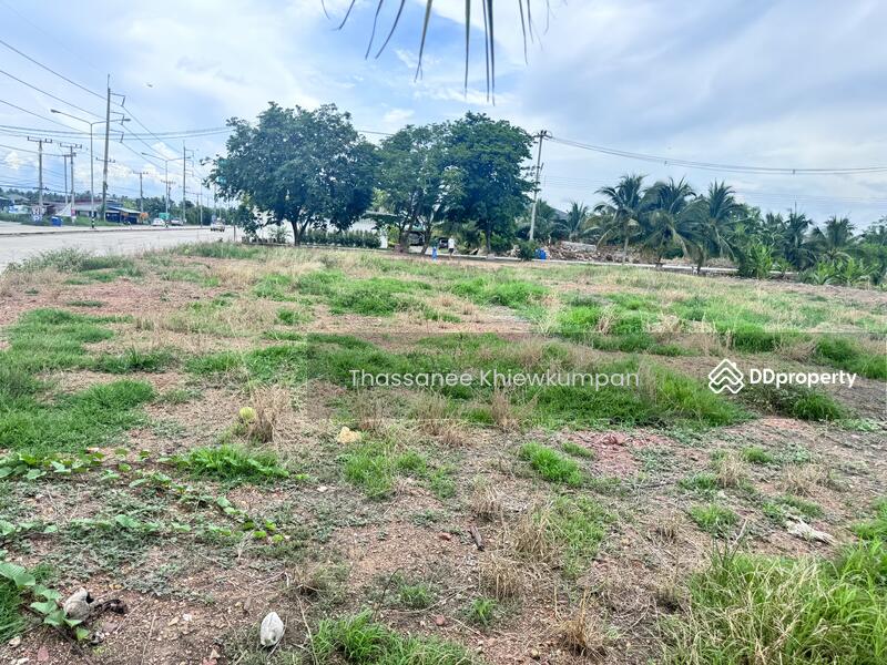 For Sale - Land for sale, factory, warehouse, area 8 rai 2 ngan, next to the road, near Ban Phaeo Hospital., Samut Sakhon