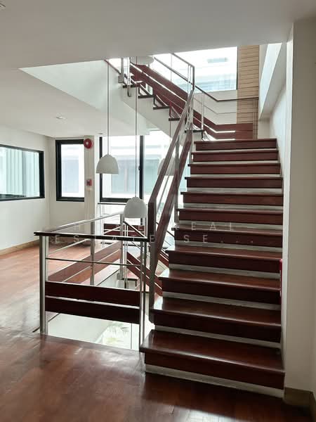 อาคารพาณิชย์ 3 ชั้น 4 คูหา ใกล้ BTS เอกมัย, Bangkok, Phra Kanong Nua, Watthana, Bangkok, , 566 sqm, Shophouse For Sale, by HOME Real Estate Service, 11542778 - DDproperty.com