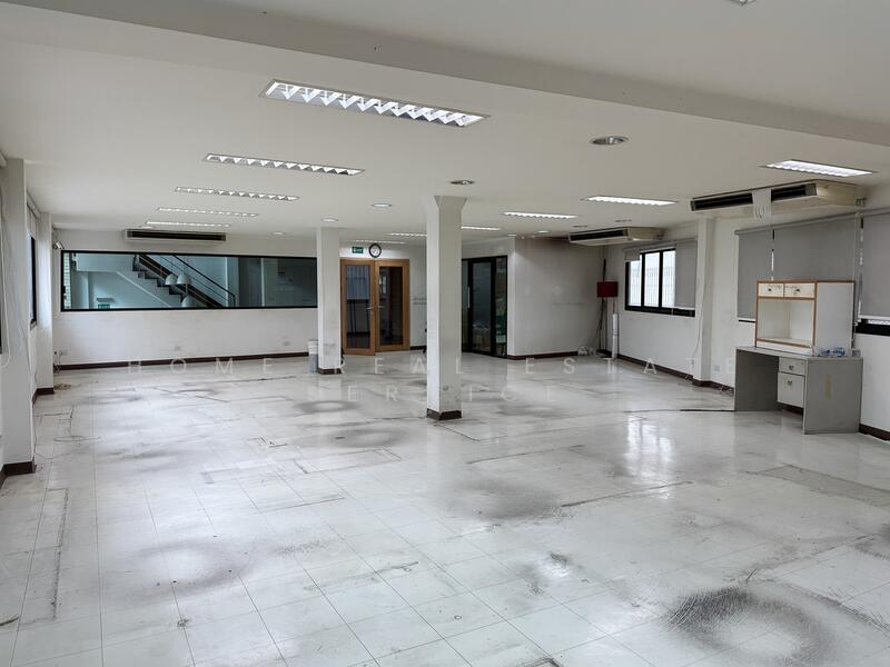 อาคารพาณิชย์ 3 ชั้น 4 คูหา ใกล้ BTS เอกมัย, Bangkok, Phra Kanong Nua, Watthana, Bangkok, , 566 sqm, Shophouse For Sale, by HOME Real Estate Service, 11542778 - DDproperty.com