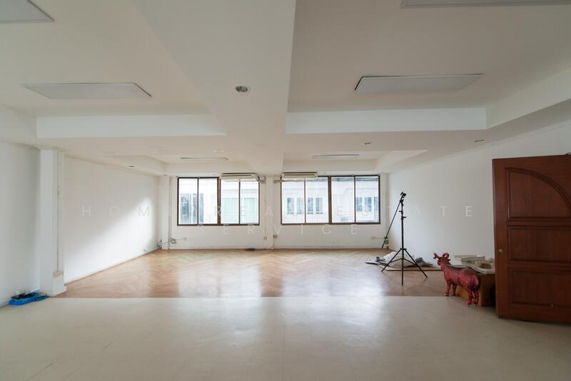 อาคารพาณิชย์ 3 ชั้น 4 คูหา ใกล้ BTS เอกมัย, Bangkok, Phra Kanong Nua, Watthana, Bangkok, , 566 sqm, Shophouse For Sale, by HOME Real Estate Service, 11542778 - DDproperty.com