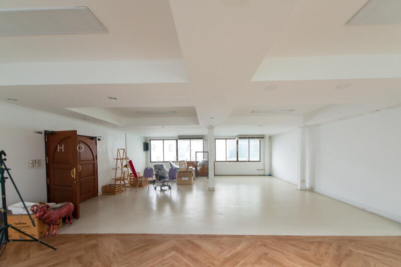 อาคารพาณิชย์ 3 ชั้น 4 คูหา ใกล้ BTS เอกมัย, Bangkok, Phra Kanong Nua, Watthana, Bangkok, , 566 sqm, Shophouse For Sale, by HOME Real Estate Service, 11542778 - DDproperty.com