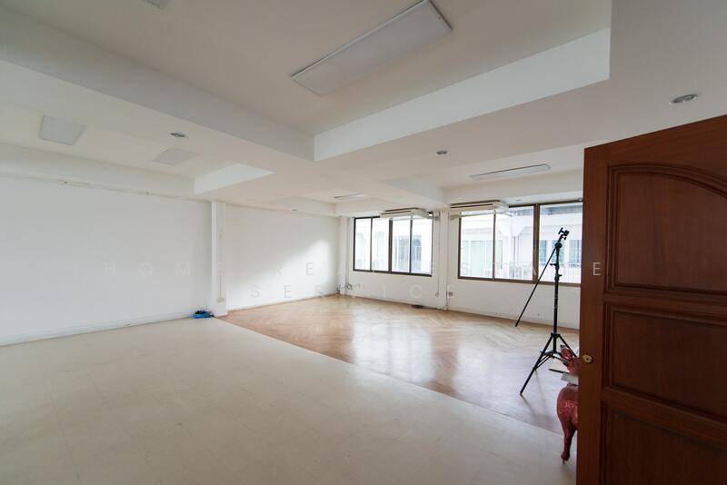 อาคารพาณิชย์ 3 ชั้น 4 คูหา ใกล้ BTS เอกมัย, Bangkok, Phra Kanong Nua, Watthana, Bangkok, , 566 sqm, Shophouse For Sale, by HOME Real Estate Service, 11542778 - DDproperty.com