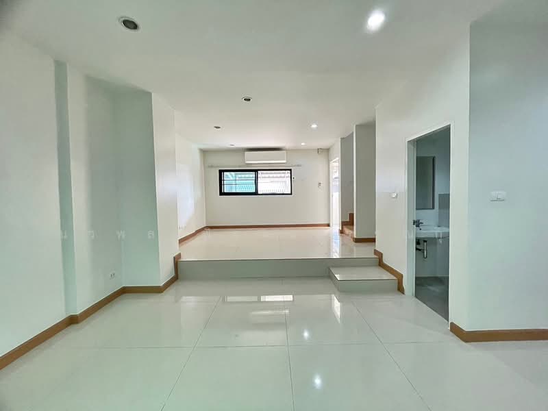 Sarin Wiz Sukhumvit 107 : สาริน วิช สุขุมวิท 107, สมุทรปราการ, ถ.สุขุมวิท 107, สำโรงเหนือ, เมืองสมุทรปราการ, สมุทรปราการ, 175 ตร.ม., ทาวน์เฮ้าส์ ให้เช่า, โดย นวพล พิธานวรรณกุล, 11544541 - DDproperty.com