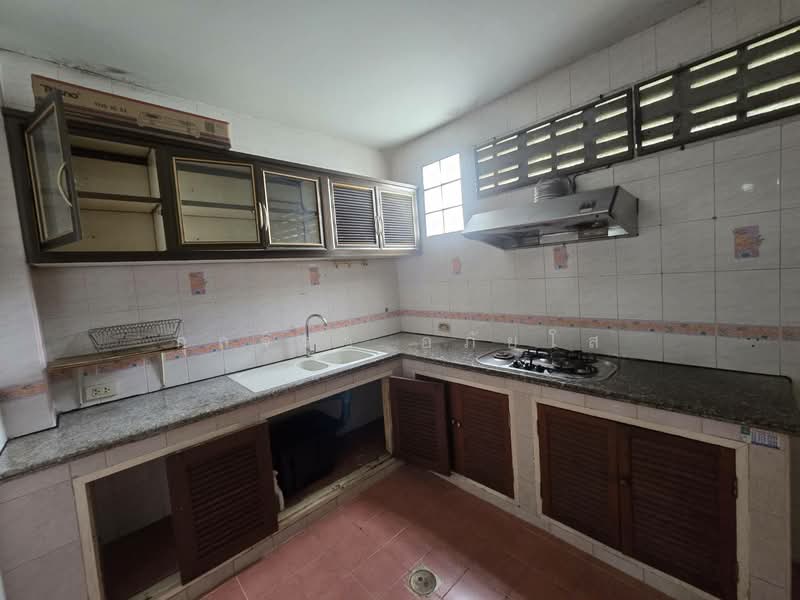 10240, Bangkok, Khlong Chan, Bang Kapi, Bangkok, 4 Bedrooms, 200 sqm, Townhouse For Rent, by กุลจิรา อภัยโส, 11547528 - DDproperty.com