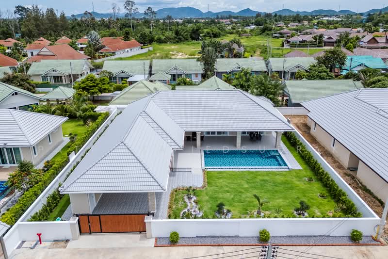 Hua Hin, Prachuap Khiri Khan, Thap Tai, Hua Hin, Prachuap Khiri Khan, 3 Bedrooms, 270 sqm, Single Detached House For Sale, by Pathitta Iedsudrak, 11548995 - DDproperty.com