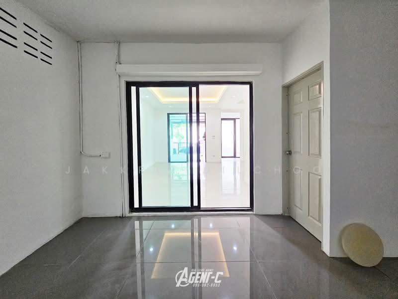 Areeya Mova Kaset-Nawamintr, Bangkok, Soi Moobaan Areeya Mowa, Chorake Bua, Lat Phrao, Bangkok, 3 Bedrooms, 190 sqm, Townhouse For Sale, by Jakkrit Nilchoo, 11550106 - DDproperty.com