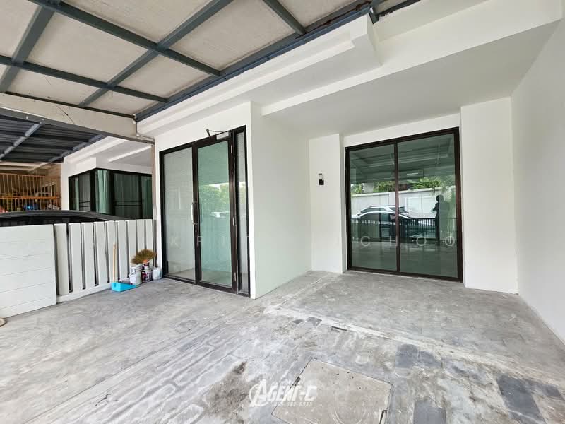 Areeya Mova Kaset-Nawamintr, Bangkok, Soi Moobaan Areeya Mowa, Chorake Bua, Lat Phrao, Bangkok, 3 Bedrooms, 190 sqm, Townhouse For Sale, by Jakkrit Nilchoo, 11550106 - DDproperty.com