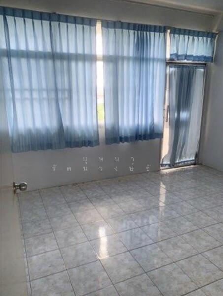 ให้เช่า - ทำเลรามคำแหง 104 ให้เช่าอาคารพาณิชย์ 3 ชั้น มีดาดฟ้า สภาพดี เช่าถูก พร้อมอยู่ ใกล้ถนนใหญ่รามคำแหง, กรุงเทพ