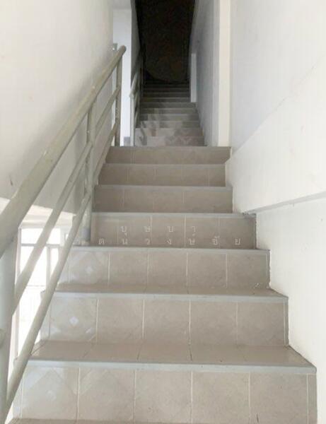 ให้เช่า - ทำเลรามคำแหง 104 ให้เช่าอาคารพาณิชย์ 3 ชั้น มีดาดฟ้า สภาพดี เช่าถูก พร้อมอยู่ ใกล้ถนนใหญ่รามคำแหง, กรุงเทพ