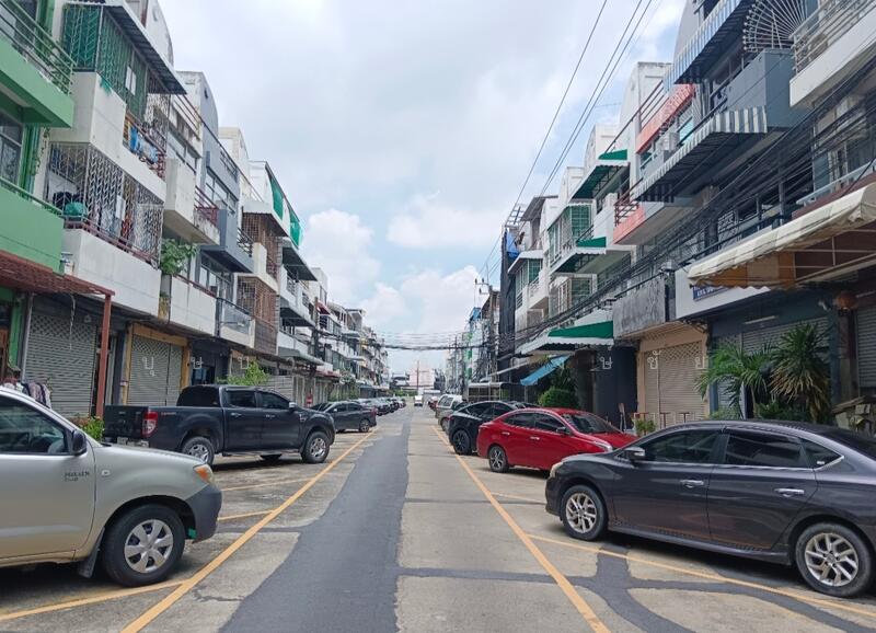 ให้เช่า - ทำเลรามคำแหง 104 ให้เช่าอาคารพาณิชย์ 3 ชั้น มีดาดฟ้า สภาพดี เช่าถูก พร้อมอยู่ ใกล้ถนนใหญ่รามคำแหง, กรุงเทพ