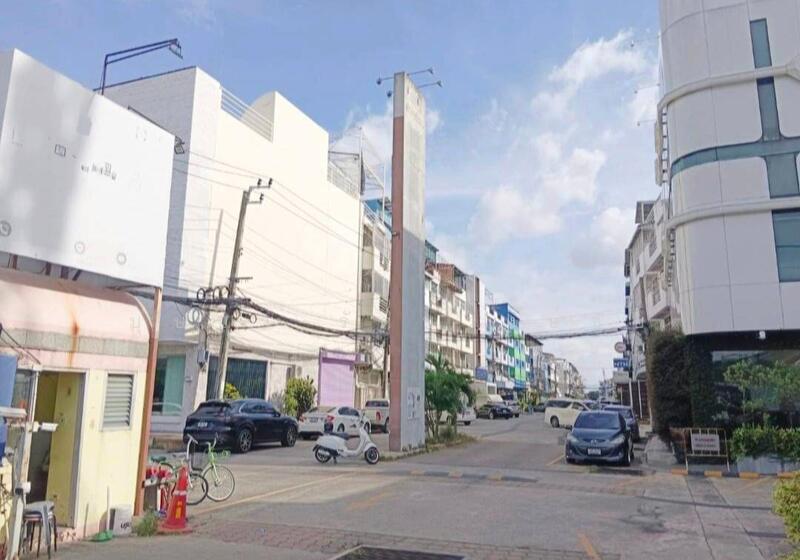 ให้เช่า - ทำเลรามคำแหง 104 ให้เช่าอาคารพาณิชย์ 3 ชั้น มีดาดฟ้า สภาพดี เช่าถูก พร้อมอยู่ ใกล้ถนนใหญ่รามคำแหง, กรุงเทพ