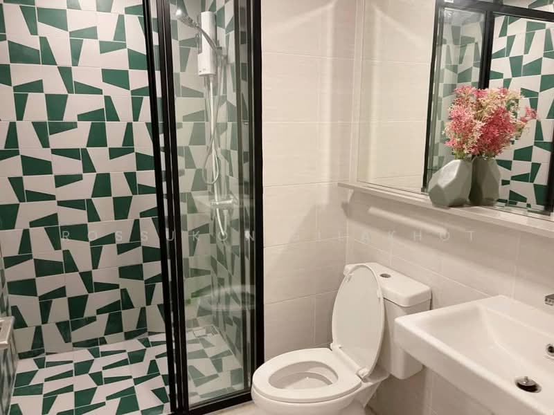 The Base Sukhumvit 50, Bangkok, Soi Roem Charoen 1, Sukhumvit 50 Road, Phra Kanong, Khlong Toei, Bangkok, 1 Bedroom, 29 sqm, Condo For Rent, by Rossukon Silakhot, 11550943 - DDproperty.com