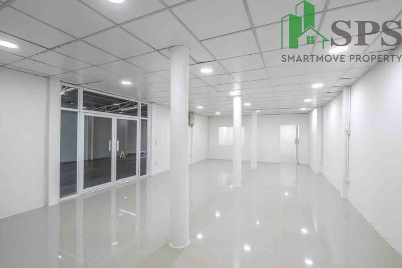 ให้เช่า - Warehouse and office for rent, located at Sanphawut Road (SPSAM1998), กรุงเทพ