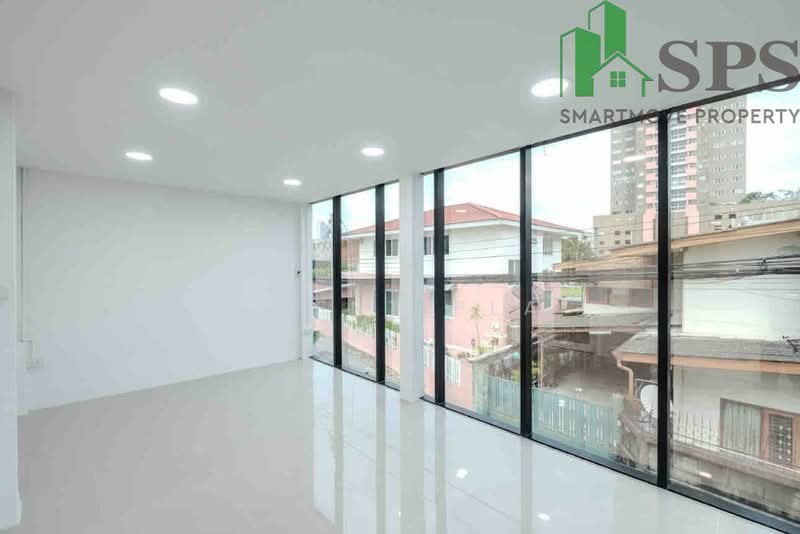 ให้เช่า - Warehouse and office for rent, located at Sanphawut Road (SPSAM1998), กรุงเทพ