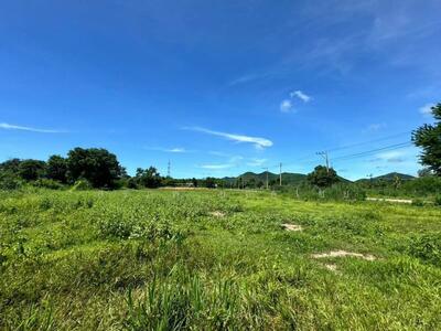 ขาย - ขาย ที่ดิน 1 ไร่ 1 งาน 22 ตารางวา ติดถนนเมนหลักโครงการไร่แลนด์ ต.หินเหล็กไฟ อ.หัวหิน, ประจวบคีรีขันธ์