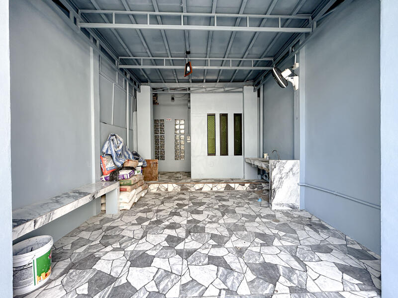 For Sale - อาคารพาณิชย์ 3.5 ชั้น ซอย เอกชัย 66/1 ขายตามสภาพ, Bangkok