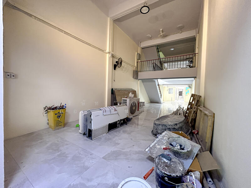 For Sale - อาคารพาณิชย์ 3.5 ชั้น ซอย เอกชัย 66/1 ขายตามสภาพ, Bangkok