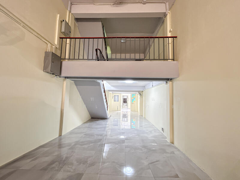 For Sale - อาคารพาณิชย์ 3.5 ชั้น ซอย เอกชัย 66/1 ขายตามสภาพ, Bangkok