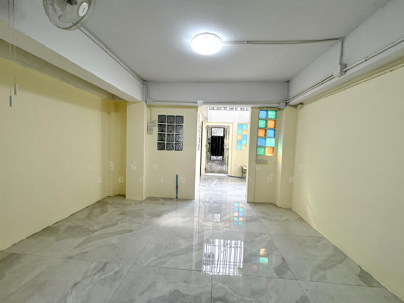 For Sale - อาคารพาณิชย์ 3.5 ชั้น ซอย เอกชัย 66/1 ขายตามสภาพ, Bangkok