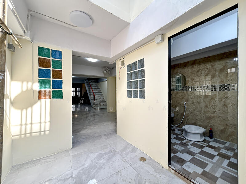 ขาย - อาคารพาณิชย์ 3.5 ชั้น ซอย เอกชัย 66/1 ขายตามสภาพ, กรุงเทพ