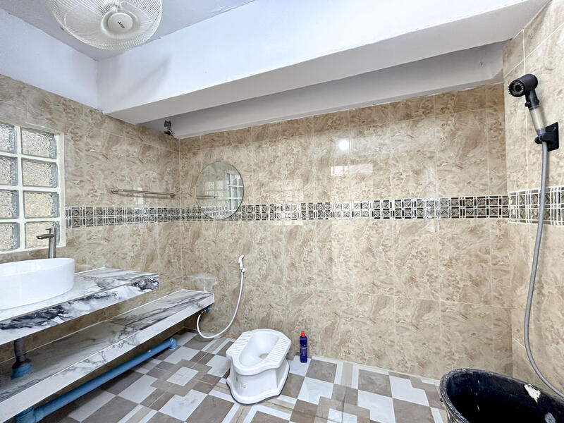 For Sale - อาคารพาณิชย์ 3.5 ชั้น ซอย เอกชัย 66/1 ขายตามสภาพ, Bangkok