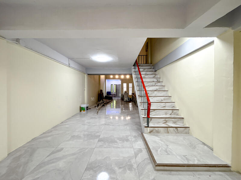 For Sale - อาคารพาณิชย์ 3.5 ชั้น ซอย เอกชัย 66/1 ขายตามสภาพ, Bangkok