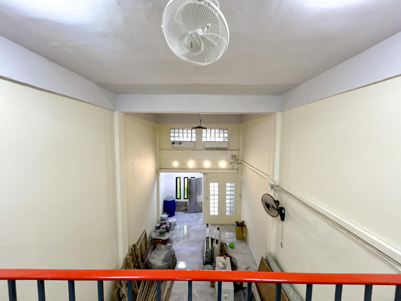 For Sale - อาคารพาณิชย์ 3.5 ชั้น ซอย เอกชัย 66/1 ขายตามสภาพ, Bangkok