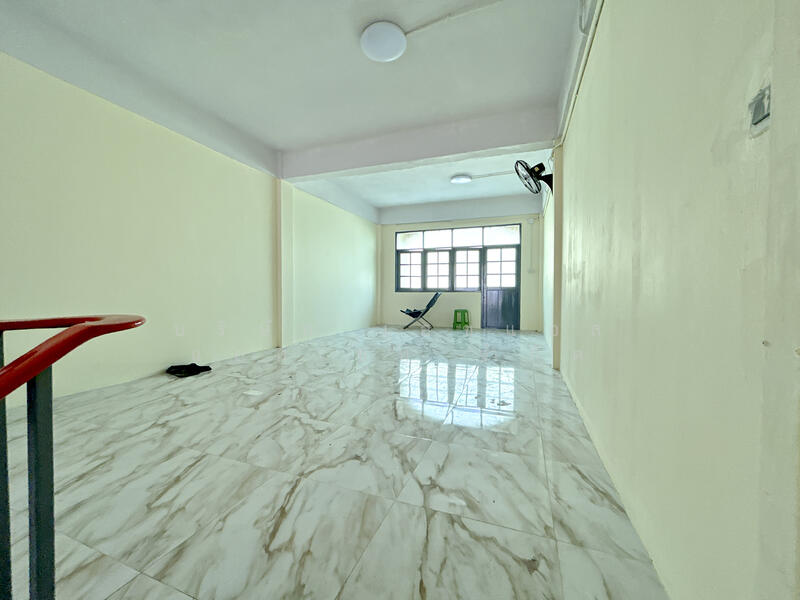 For Sale - อาคารพาณิชย์ 3.5 ชั้น ซอย เอกชัย 66/1 ขายตามสภาพ, Bangkok