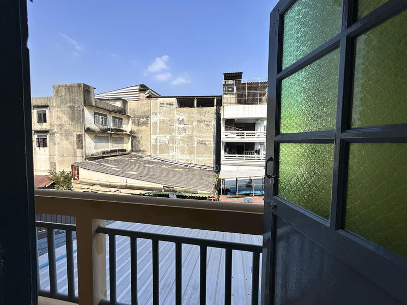 For Sale - อาคารพาณิชย์ 3.5 ชั้น ซอย เอกชัย 66/1 ขายตามสภาพ, Bangkok