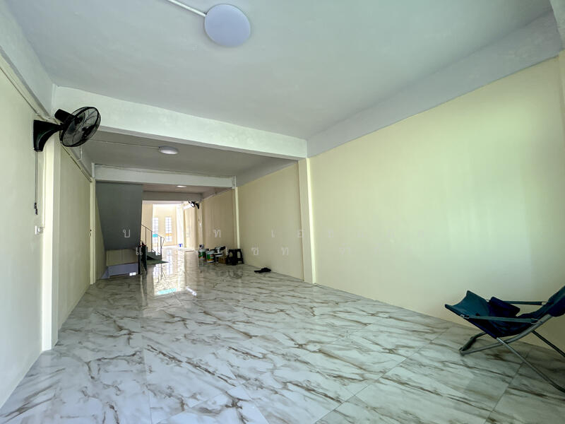 For Sale - อาคารพาณิชย์ 3.5 ชั้น ซอย เอกชัย 66/1 ขายตามสภาพ, Bangkok